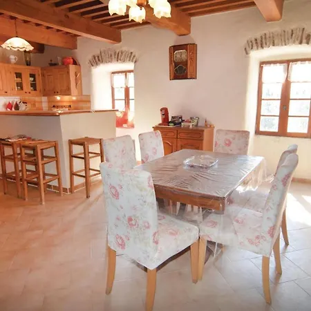 Gorgeous House With Pool Holiday home *